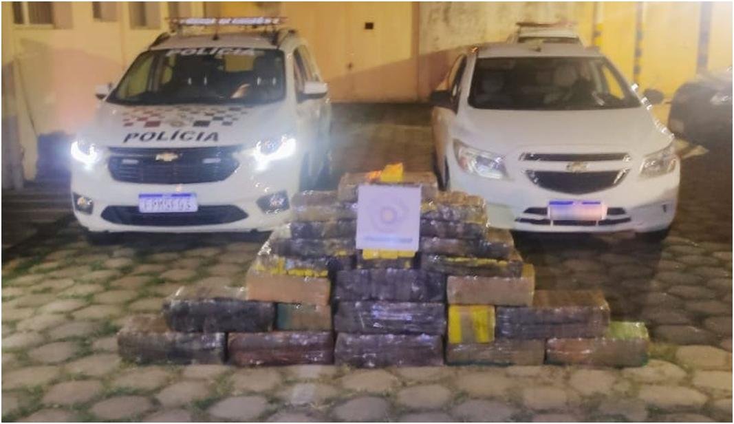 Homem é preso em flagrante ao transportar mais de 300 kg de maconha em carro roubado, em Pirapozinho Homem é preso em flagrante ao transportar mais de 300 kg de maconha em carro roubado, em Pirapozinho