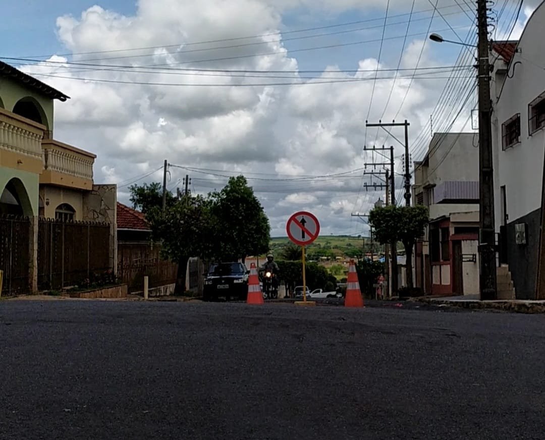 Via entre avenidas de Presidente Venceslau é transformada em sentido único Via entre avenidas de Presidente Venceslau é transformada em sentido único