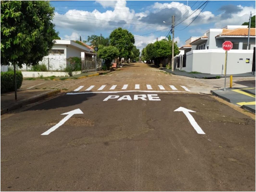 Via de mão única é invertido no centro de Presidente Venceslau Via de mão única é invertido no centro de Presidente Venceslau