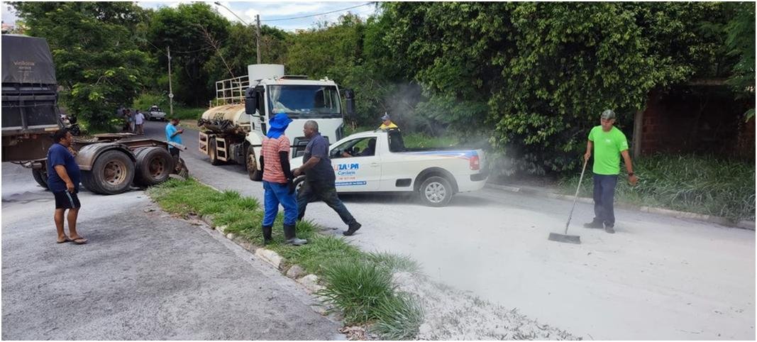 Carreta com carga de calcário tomba na Avenida Juscelino Kubitschek, em Presidente Prudente