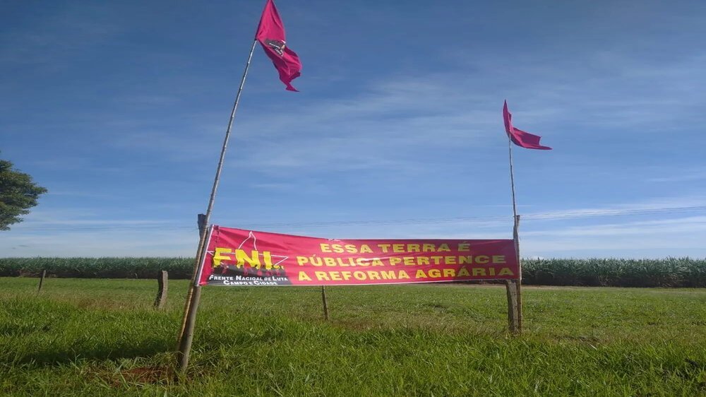Carnaval Vermelho; Integrantes da Frente Nacional de Luta Campo e Cidade ocupam fazendas do Oeste Paulista