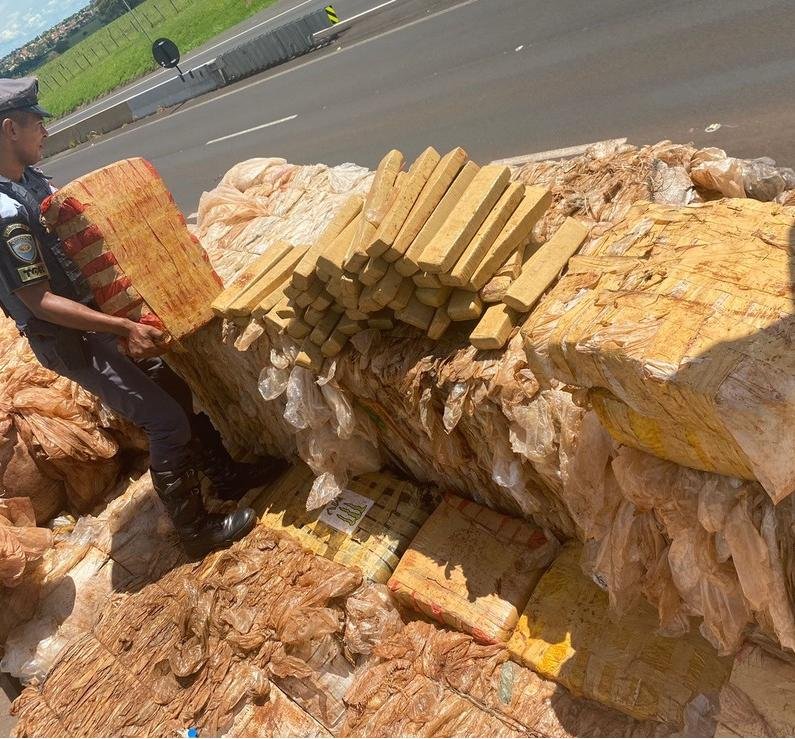 Reciclável Proibido; Fiscalização apreende mais de 1 tonelada de maconha transportada, na Rodovia da Integração em Venceslau