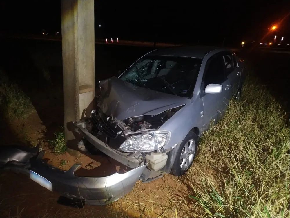 'Acidente na Raposo'; Carro bate em viatura da PM, que capota e deixa policiais feridos em Rodovia de Caiuá!