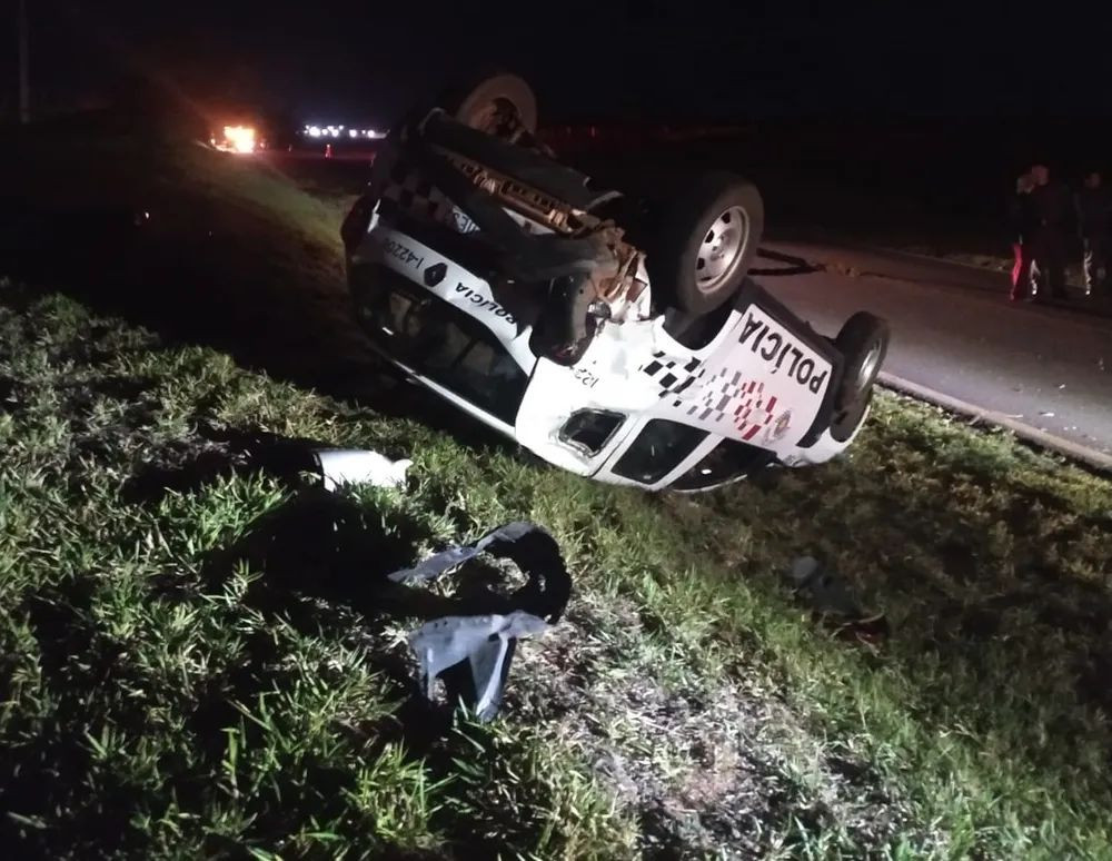 'Acidente na Raposo'; Carro bate em viatura da PM, que capota e deixa policiais feridos em Rodovia de Caiuá!