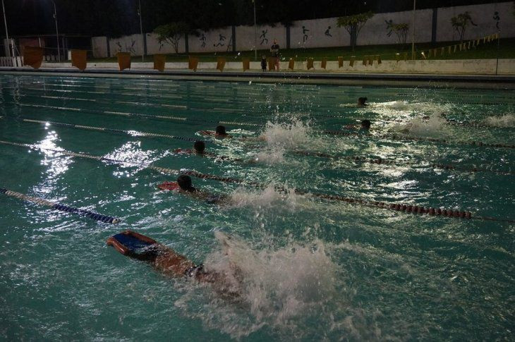 'Secretaria de Esportes'; Crianças e adolescentes da Apim em Venceslau, recebem aulas gratuitas de Natação, munícipes também podem participar; Saiba como se matricular!