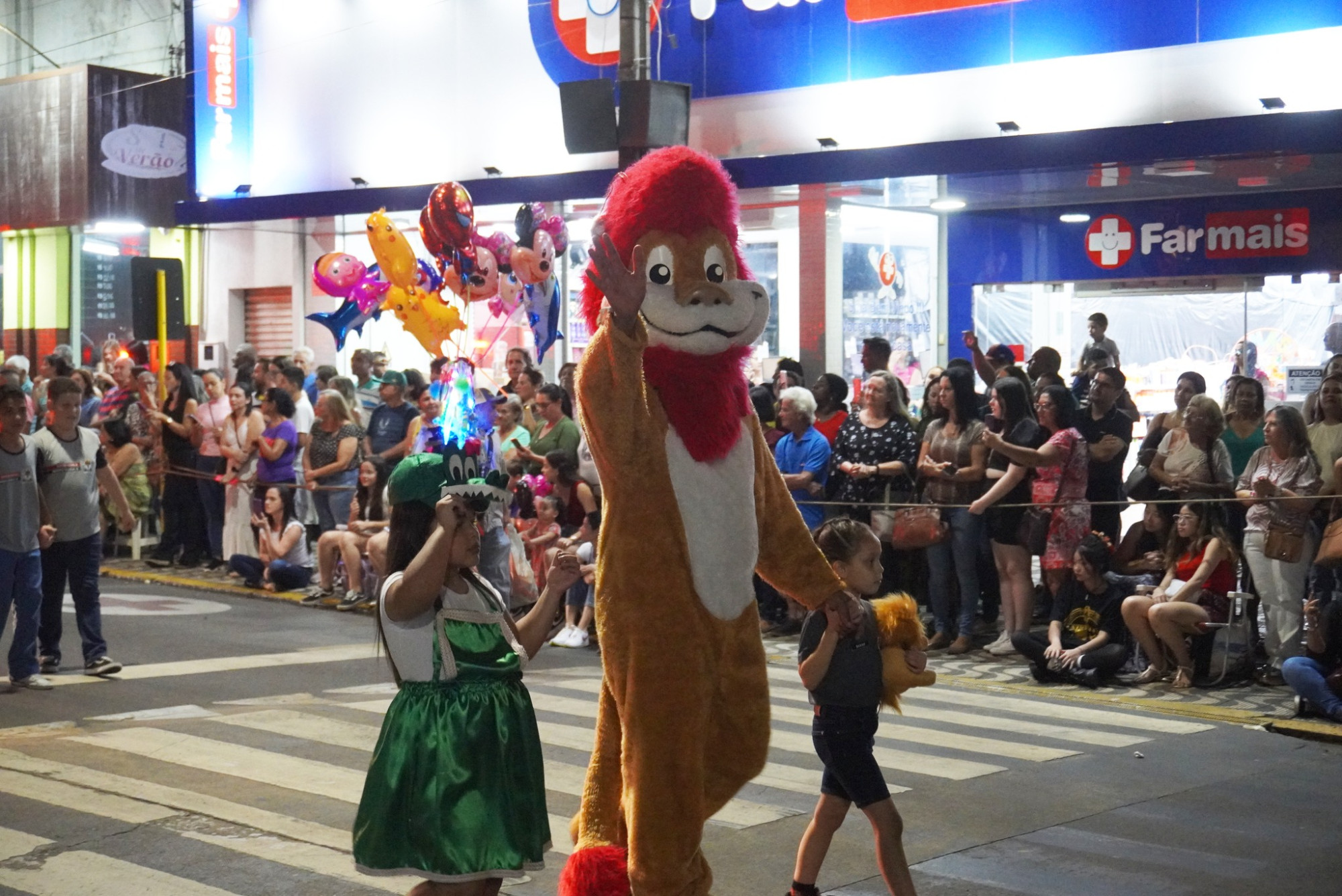 'Venceslau 97 Anos'; Tradicional Desfile Cívico do município, recebeu centenas de pessoas que puderam conferir 72 segmentos da sociedade, divididos em 8 alas; Confira fotos!