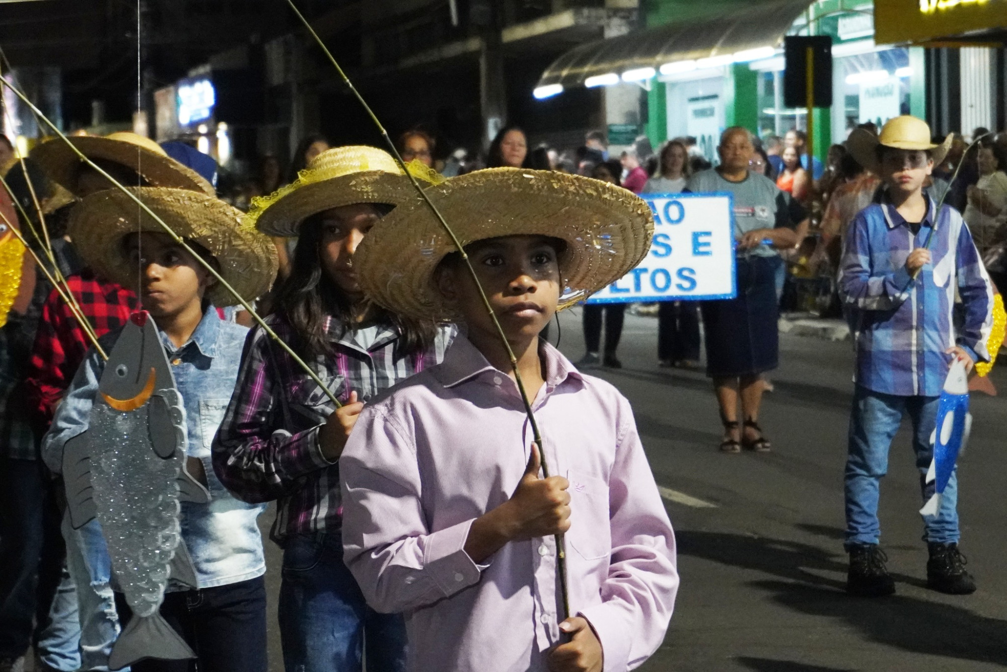 'Venceslau 97 Anos'; Tradicional Desfile Cívico do município, recebeu centenas de pessoas que puderam conferir 72 segmentos da sociedade, divididos em 8 alas; Confira fotos!