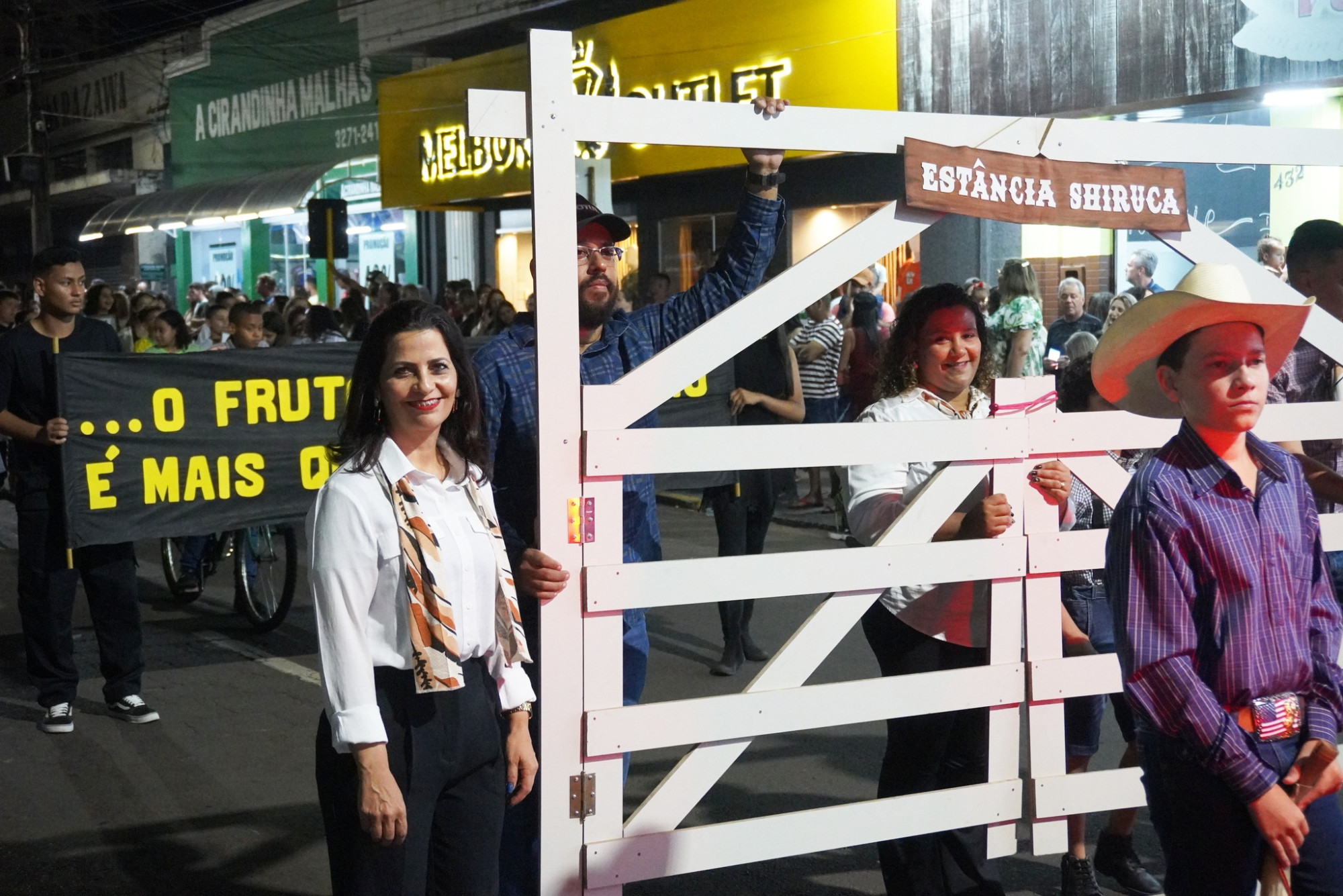 'Venceslau 97 Anos'; Tradicional Desfile Cívico do município, recebeu centenas de pessoas que puderam conferir 72 segmentos da sociedade, divididos em 8 alas; Confira fotos!