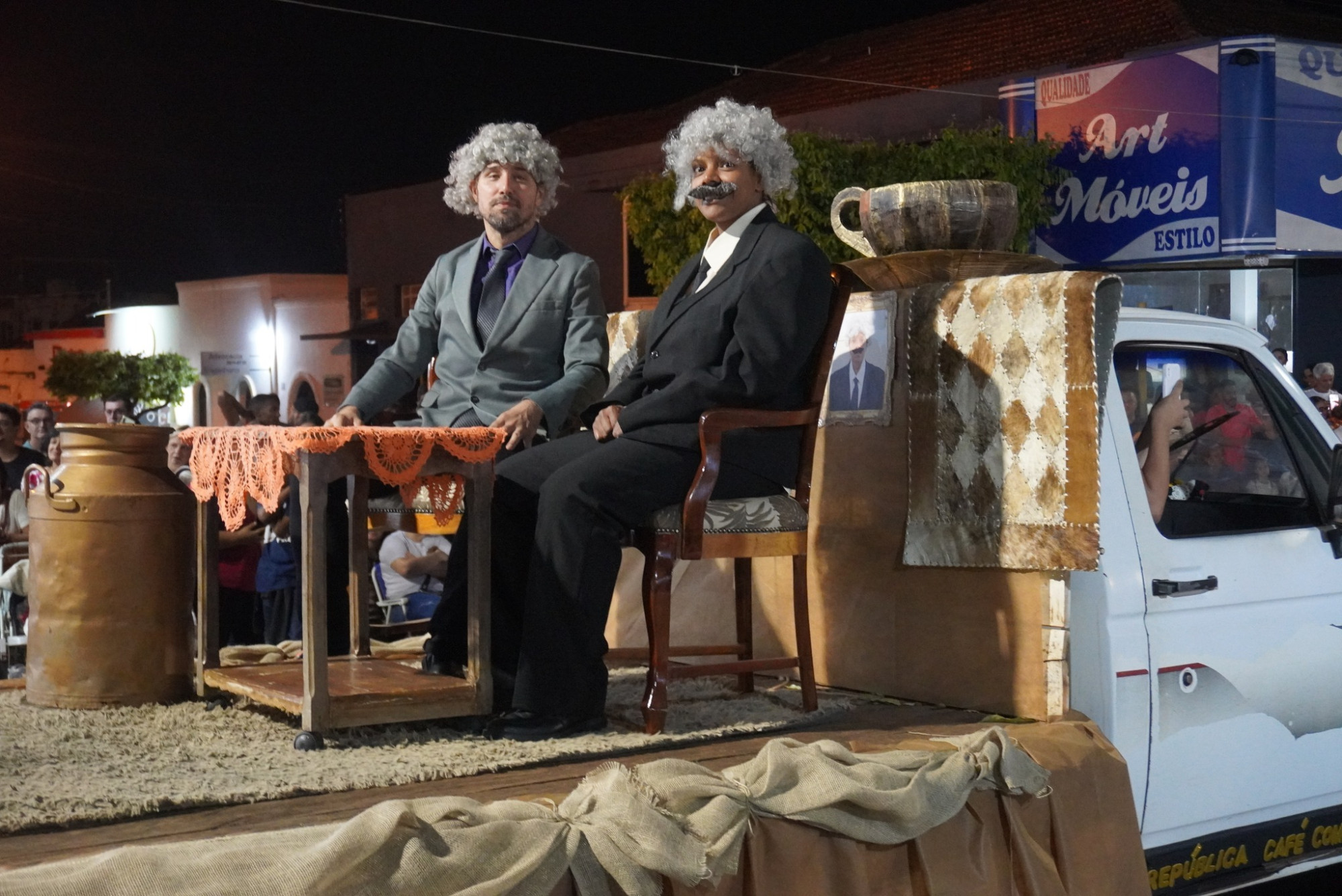 'Venceslau 97 Anos'; Tradicional Desfile Cívico do município, recebeu centenas de pessoas que puderam conferir 72 segmentos da sociedade, divididos em 8 alas; Confira fotos!