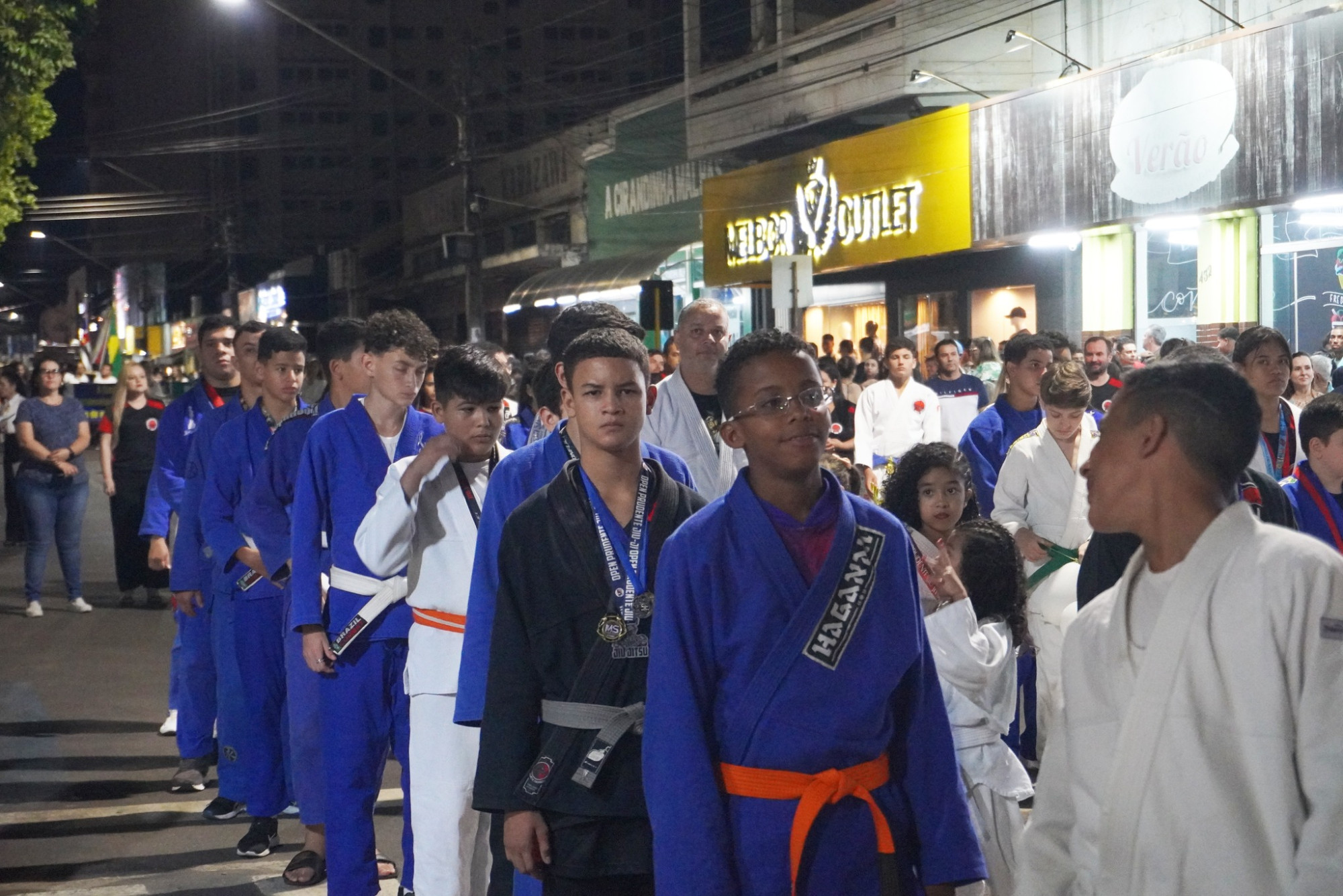 'Venceslau 97 Anos'; Tradicional Desfile Cívico do município, recebeu centenas de pessoas que puderam conferir 72 segmentos da sociedade, divididos em 8 alas; Confira fotos!