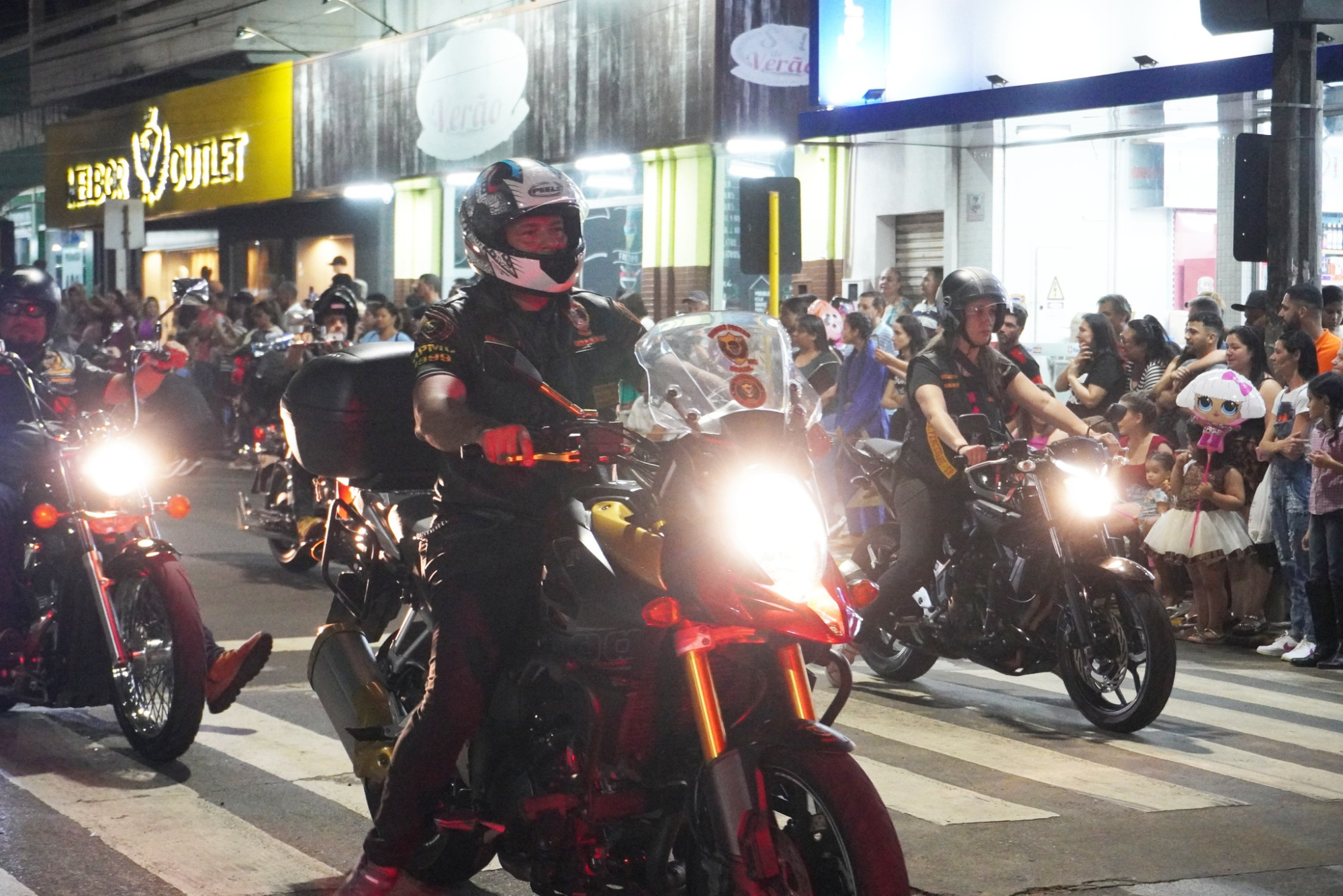 'Venceslau 97 Anos'; Tradicional Desfile Cívico do município, recebeu centenas de pessoas que puderam conferir 72 segmentos da sociedade, divididos em 8 alas; Confira fotos!