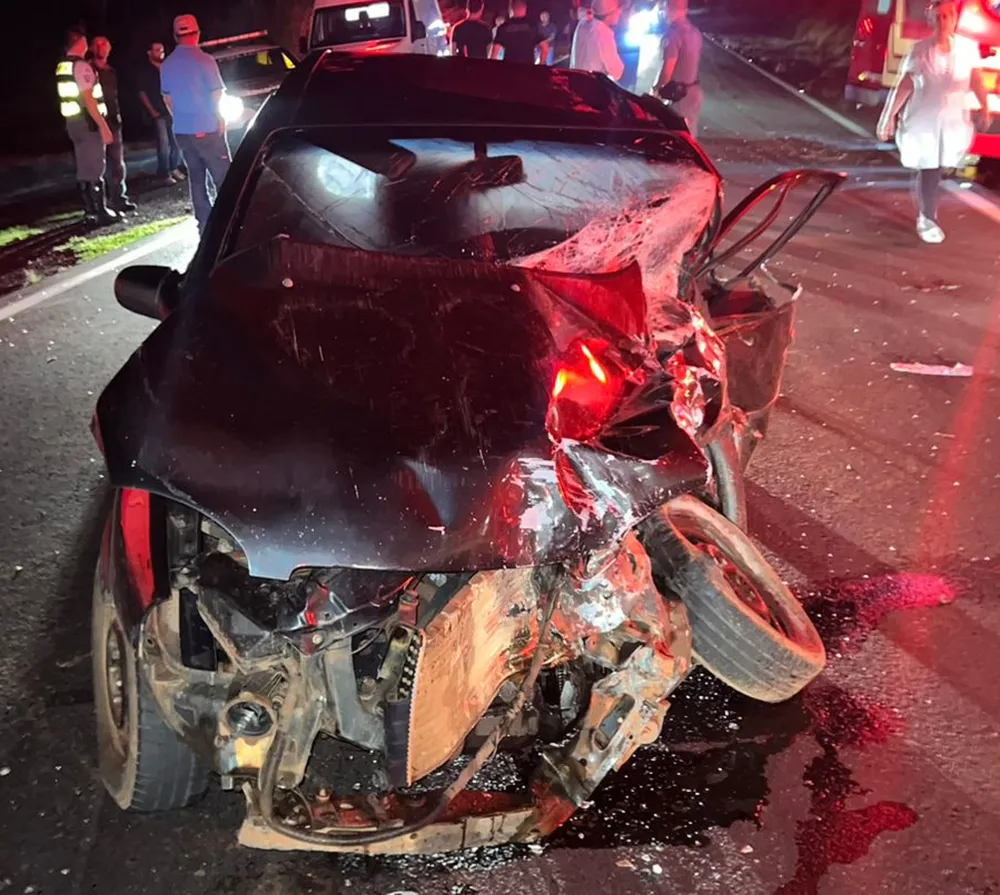 'Colisão Transversal'; Motorista morre em acidente entre carro e caminhonete, em Rodovia de Mirante do Paranapanema (SP)!
