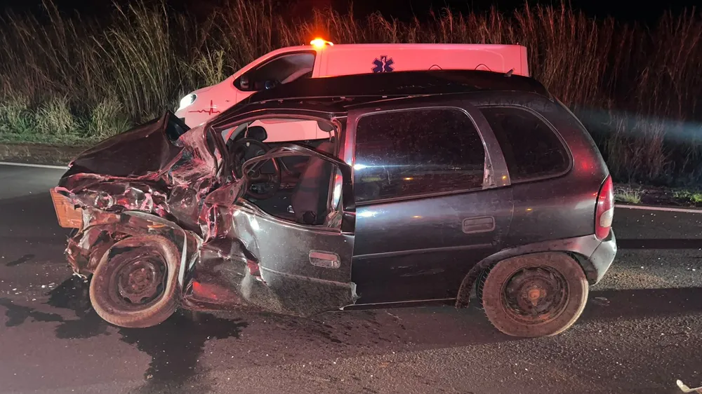 'Colisão Transversal'; Motorista morre em acidente entre carro e caminhonete, em Rodovia de Mirante do Paranapanema (SP)!