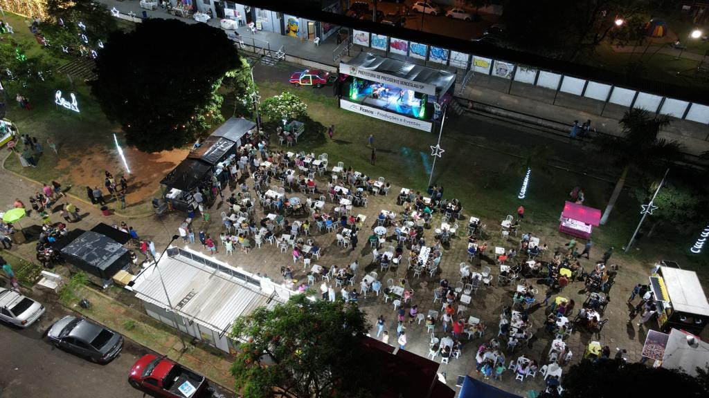 'Vila Natal'; A chegada do Papai Noel em Venceslau marcará o início da terceira edição do evento e sua tradicional decoração natalina, além de shows gratuitos, praça de alimentação e parque de diversões; A partir do dia 08, das 19h às 23h!
