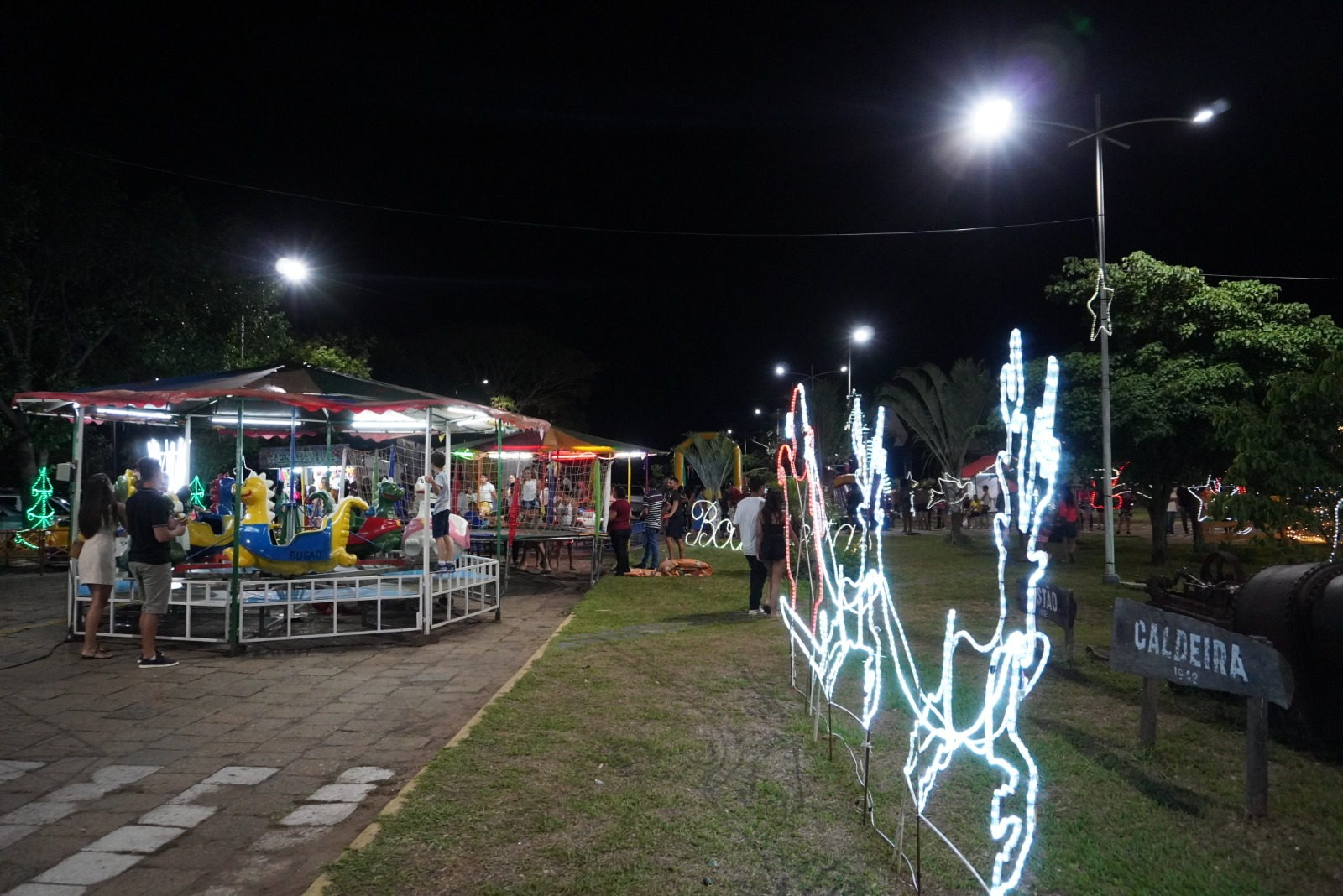 'Vila Natal'; A chegada do Papai Noel em Venceslau marcará o início da terceira edição do evento e sua tradicional decoração natalina, além de shows gratuitos, praça de alimentação e parque de diversões; A partir do dia 08, das 19h às 23h!