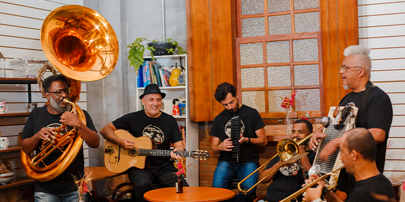 'Django e Noel'; Com elementos do jazz, blues e música brasileira, banda Hot Club de Piracicaba homenageia grandes artistas em show hoje, no Sesc Thermas Prudente; À partir das 16h, com entrada gratuita! 'Django e Noel'; Com elementos do jazz, blues e música brasileira, banda Hot Club de Piracicaba homenageia grandes artistas em show hoje, no Sesc Thermas Prudente; À partir das 16h, com entrada gratuita!