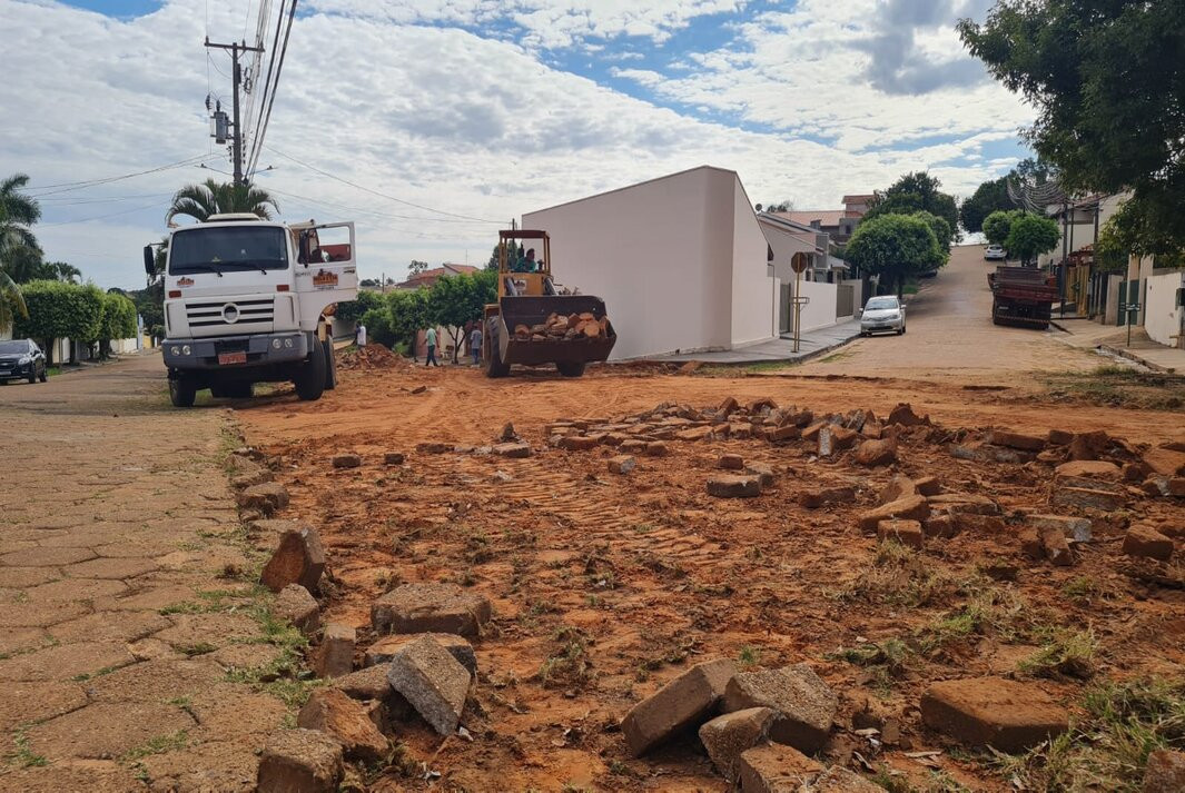 'Obras de Infraestrutura'; Com quase R$ 1,5 milhão em investimentos, avenida Maria Nunes Ribeiro no Jardim Ipanema em Venceslau, registra início de nova pavimentação!