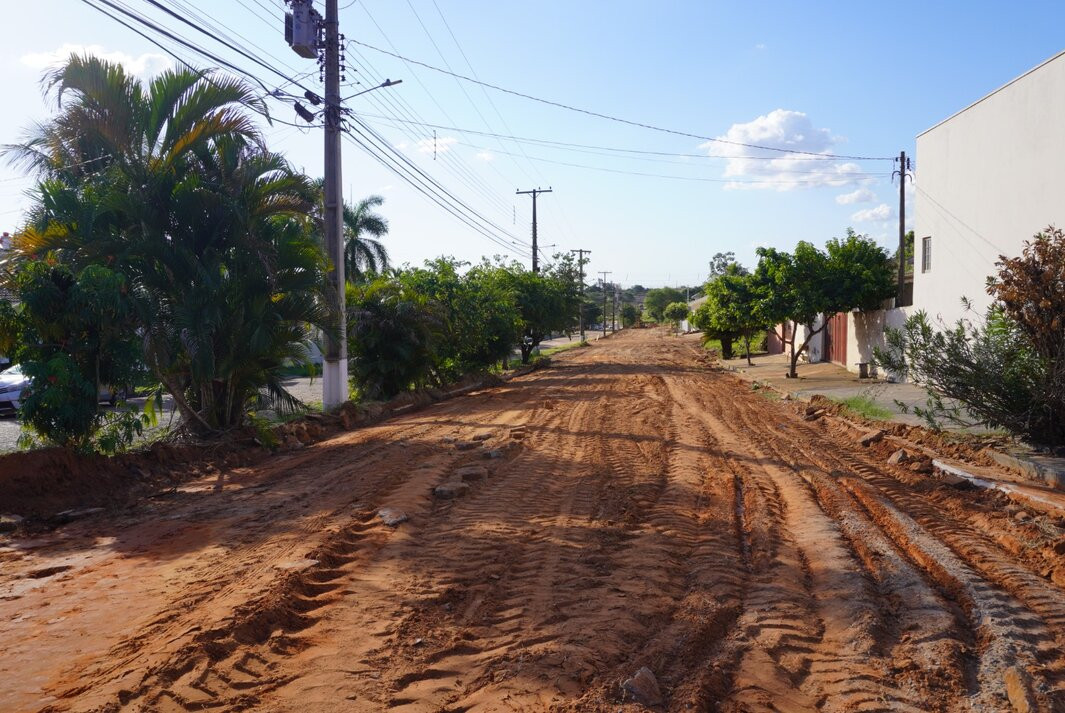 'Obras de Infraestrutura'; Com quase R$ 1,5 milhão em investimentos, avenida Maria Nunes Ribeiro no Jardim Ipanema em Venceslau, registra início de nova pavimentação!