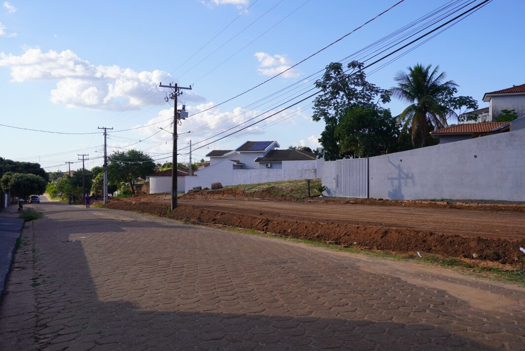 'Obras de Infraestrutura'; Com quase R$ 1,5 milhão em investimentos, avenida Maria Nunes Ribeiro no Jardim Ipanema em Venceslau, registra início de nova pavimentação!