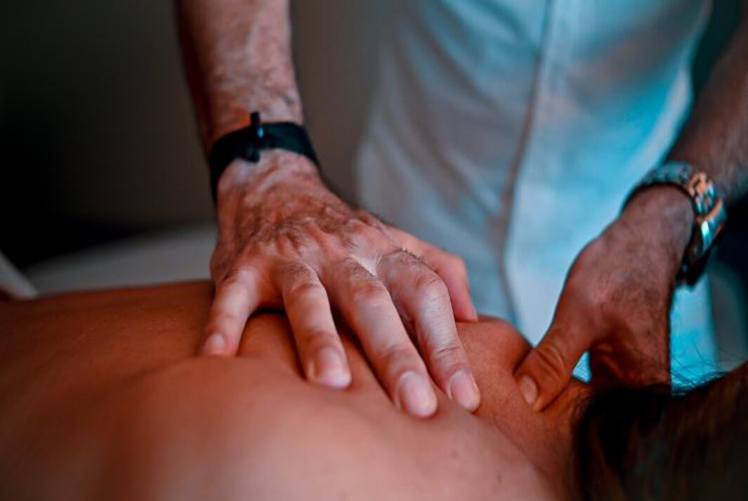 'Mãos que Curam'; Projeto liderado por profissional graduado e grupo de terapeutas oferecem até agosto, aulas de ioga e sessões de massagem gratuitas aos domingos em Venceslau; A partir das 10h!