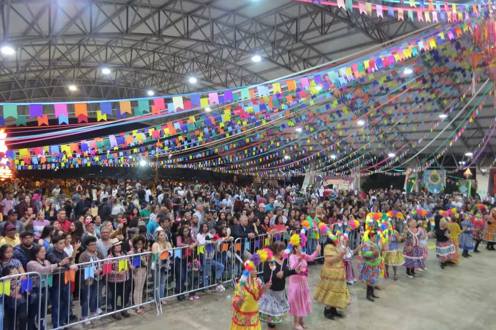 'Fogueirão de São Pedro'; Com comidas típicas e atrações especiais, além do show com a dupla Maurício & Maciel com repertório de clássicos juninos, 39ª edição do evento acontece hoje em Epitácio; Entrada gratuita!