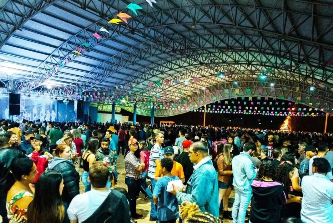 'Fogueirão de São Pedro'; Com comidas típicas e atrações especiais, além do show com a dupla Maurício & Maciel com repertório de clássicos juninos, 39ª edição do evento acontece hoje em Epitácio; Entrada gratuita!