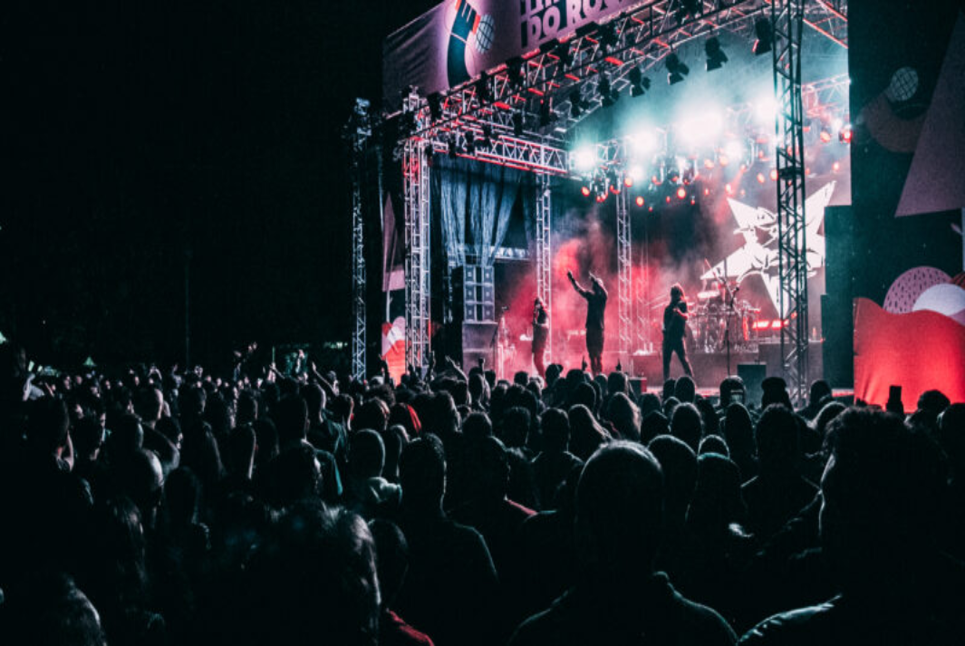 'Thermas do Rock'; No dia mundial do Rock quem faz o show  é o Unplugged Revolution, em seguida Kiko Loureiro que é um dos maiores guitarristas do mundo, chega ao palco em Prudente; A partir das 20h30 com entrada!