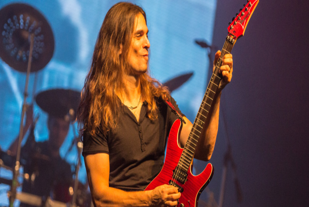 'Thermas do Rock'; No dia mundial do Rock quem faz o show  é o Unplugged Revolution, em seguida Kiko Loureiro que é um dos maiores guitarristas do mundo, chega ao palco em Prudente; A partir das 20h30 com entrada!