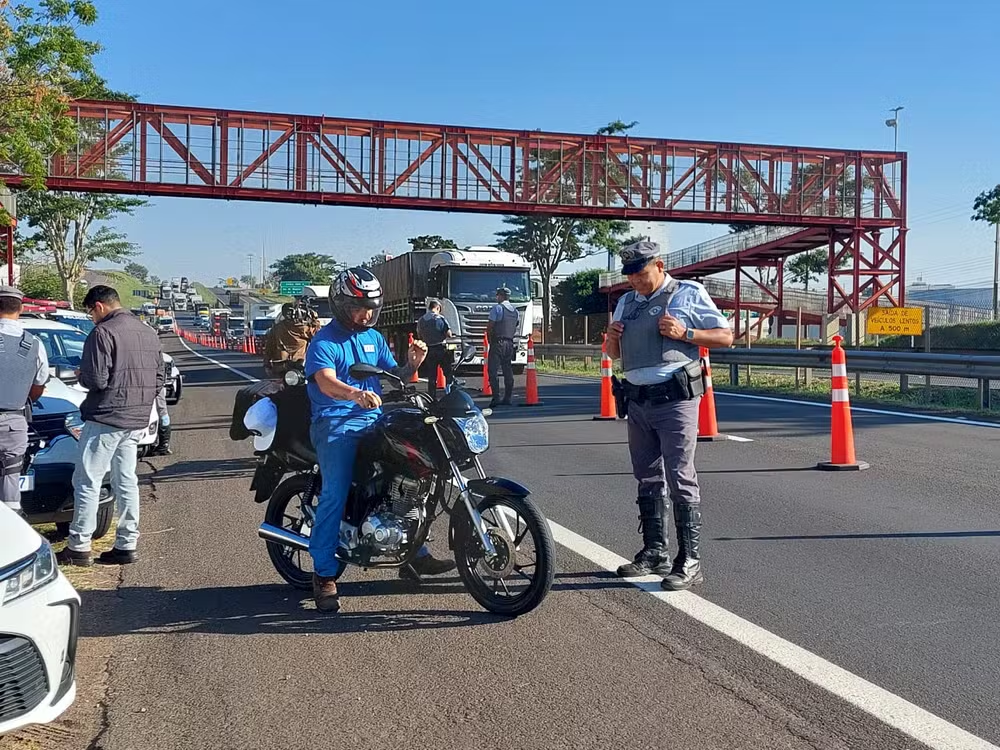 'Operação Hércules'; Ação da Polícia Rodoviária registra 69 autuações, recolhe uma motocicleta e 28 documentos por irregularidades, na Raposo Tavares em Prudente!