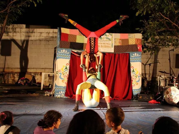 'Cabaré Cultural'; Com atrações lúdicas e divertidas, além de esquetes de teatro, música, literatura, poesias, números de circo, gags de palhaços e muita arte, espetáculo infantil acontece hoje no Sesc Thermas Prudente; À partir das 15h, com entrada gratuita! 'Cabaré Cultural'; Com atrações lúdicas e divertidas, além de esquetes de teatro, música, literatura, poesias, números de circo, gags de palhaços e muita arte, espetáculo infantil acontece hoje no Sesc Thermas Prudente; À partir das 15h, com entrada gratuita!