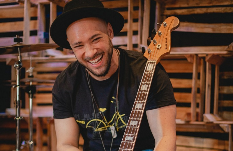 'Samuel Lima'; Com grandes clássicos do pop rock e da MPB, além da influência do folk, o cantor 