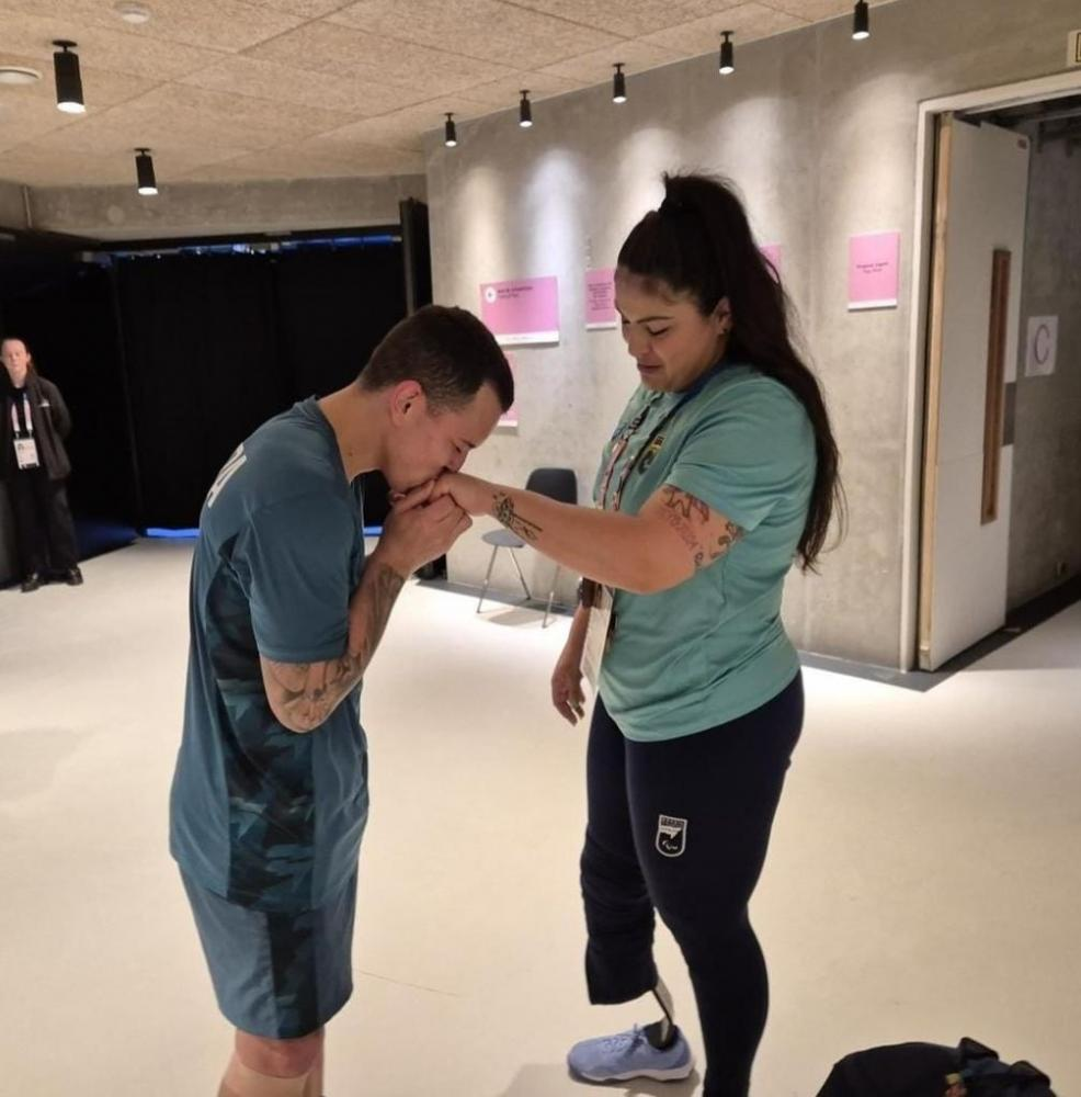 'Sorte no Amor'; Atleta prudentino Rogério Júnior fecha participação nas Paralimpíadas em Paris, com pedido de casamento à namorada!