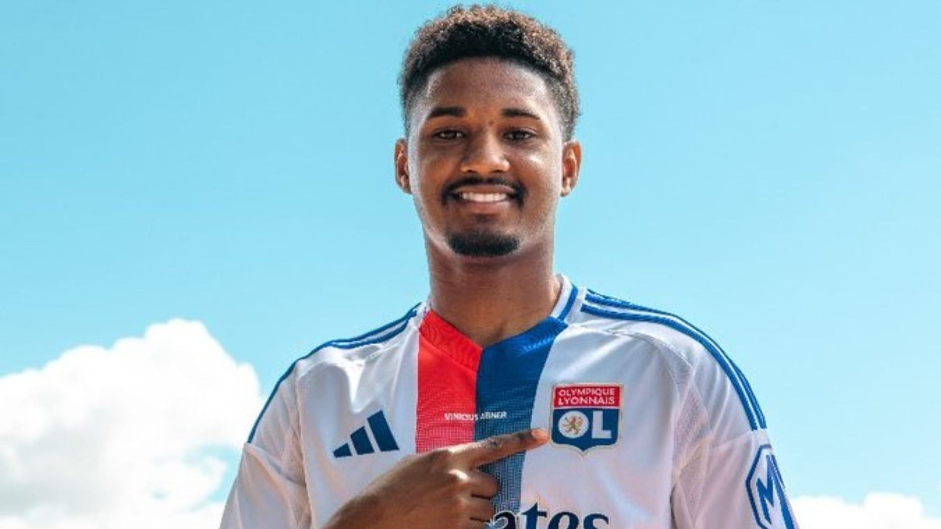 'Seleção Brasileira'; Nascido em Prudente e criado em Pirapozinho, lateral Abner atualmente jogador do Lyon, é convocado para os próximos jogos das eliminatórias para Copa do Mundo!