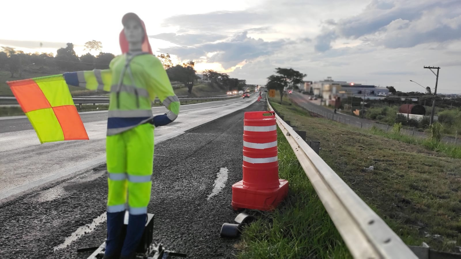 'Recuperação do Pavimento'; Obras interditam alças de acesso da Rodovia Assis Chateaubriand, em Martinópolis; Previsão de término no dia 26!