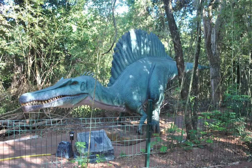 'Vale dos Dinossauros'; Com réplicas de diversas espécies, espaço reabre para visitação em horário especial de final de ano em Epitácio; Aberto ao público até 31 de dezembro!