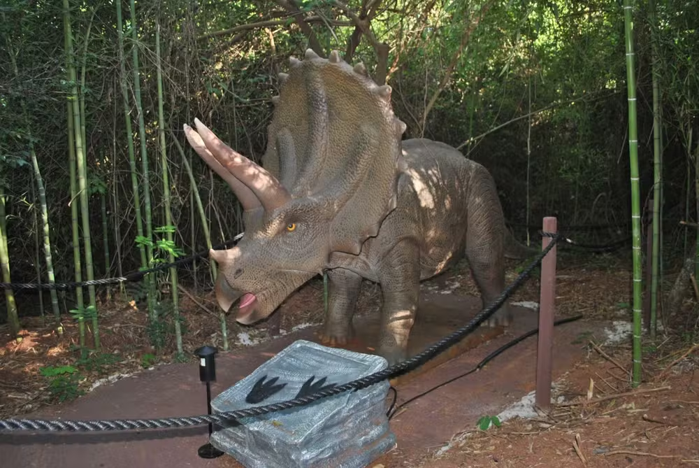 'Vale dos Dinossauros'; Com réplicas de diversas espécies, espaço reabre para visitação em horário especial de final de ano em Epitácio; Aberto ao público até 31 de dezembro!