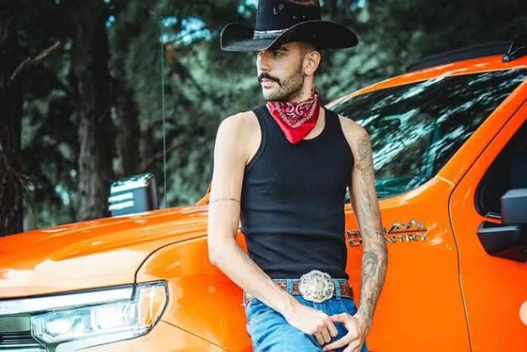 'Festival de Verão'; A voz potente do cantor Luan Pereira é atração desta noite, no Balneário em Sandovalina; A partir das 22h e aberto ao público!