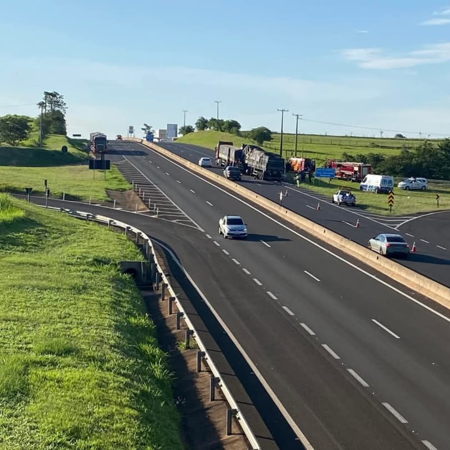 Homem de 42 anos morre, após colisão de semirreboque com traseira de carreta bitrem, em rodovia próximo à Venceslau!