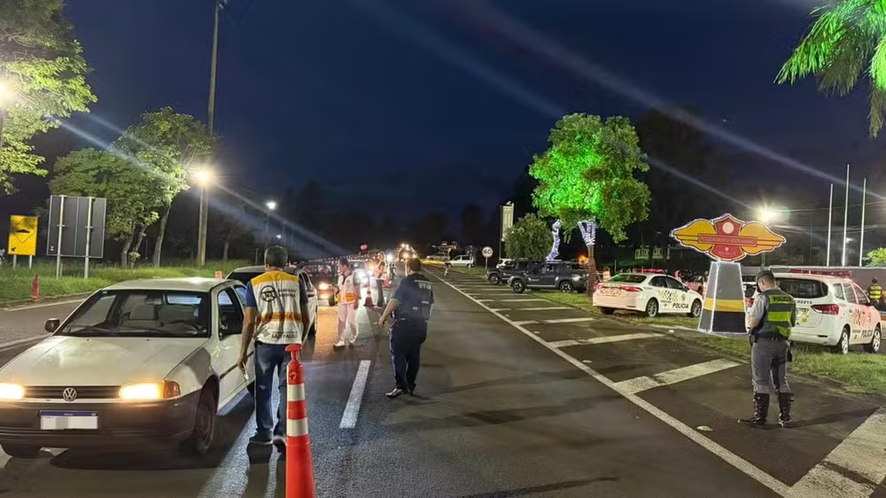 'Operação Direção Segura'; Ação resulta em mais de 2,5 mil testes do bafômetro, 89 infrações de trânsito e cinco veículos apreendidos na Rodovia Raposo Tavares em Prudente!