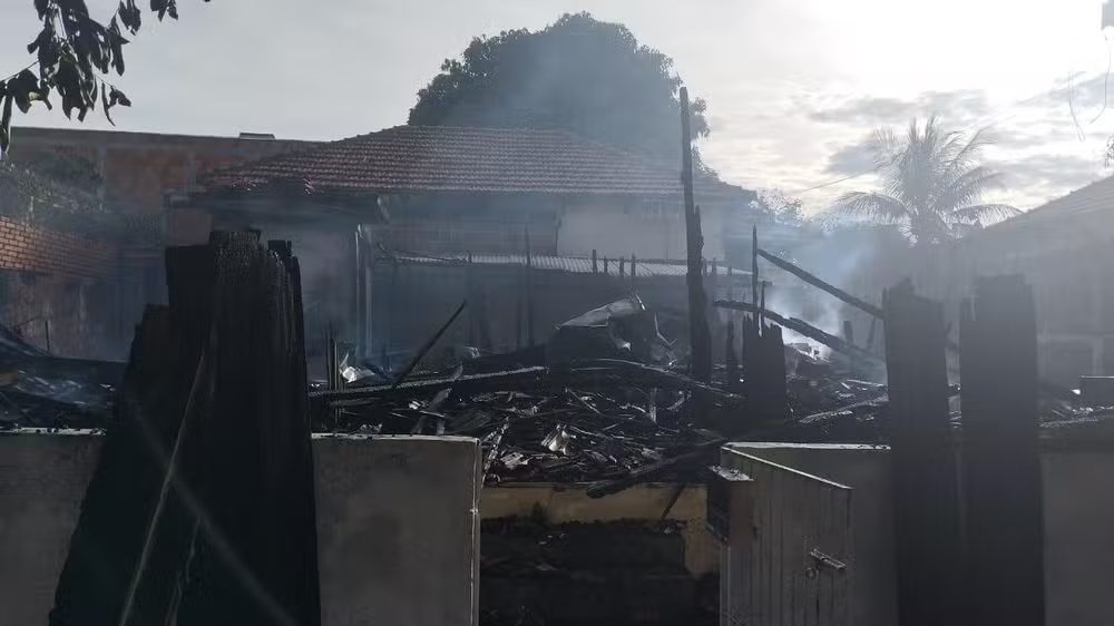 'Investigação em Andamento'; Incêndio por razões ainda desconhecidas, destrói casa no centro de Venceslau! 'Investigação em Andamento'; Incêndio por razões ainda desconhecidas, destrói casa no centro de Venceslau!