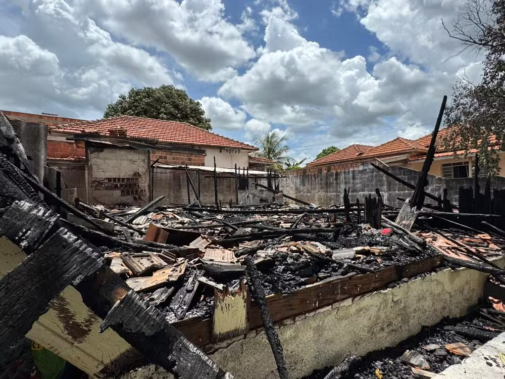 'Investigação em Andamento'; Incêndio por razões ainda desconhecidas, destrói casa no centro de Venceslau! 'Investigação em Andamento'; Incêndio por razões ainda desconhecidas, destrói casa no centro de Venceslau!