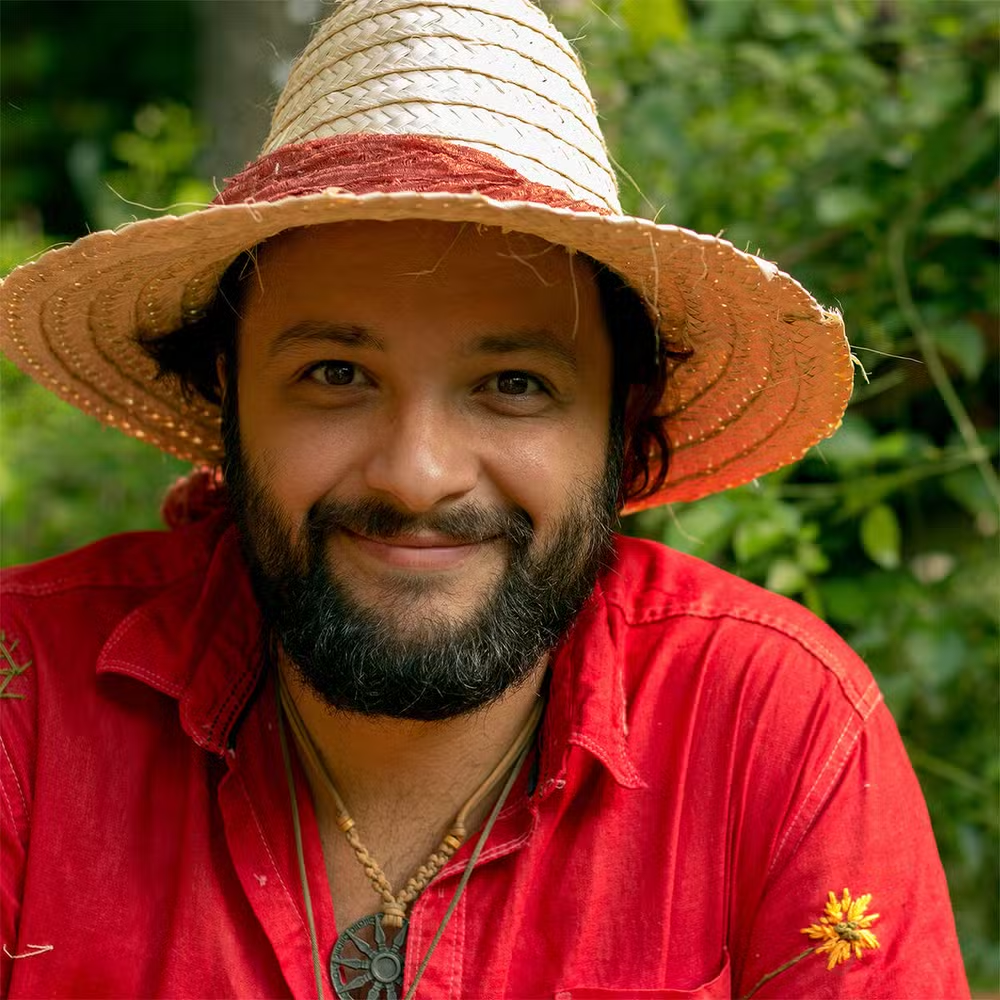 'Rodrigo Régis'; Cantor apresenta o show 'Brasilidades' com sucessos da MPB em instantes, no Sesc Thermas Prudente; A partir das 16h com entrada gratuita!