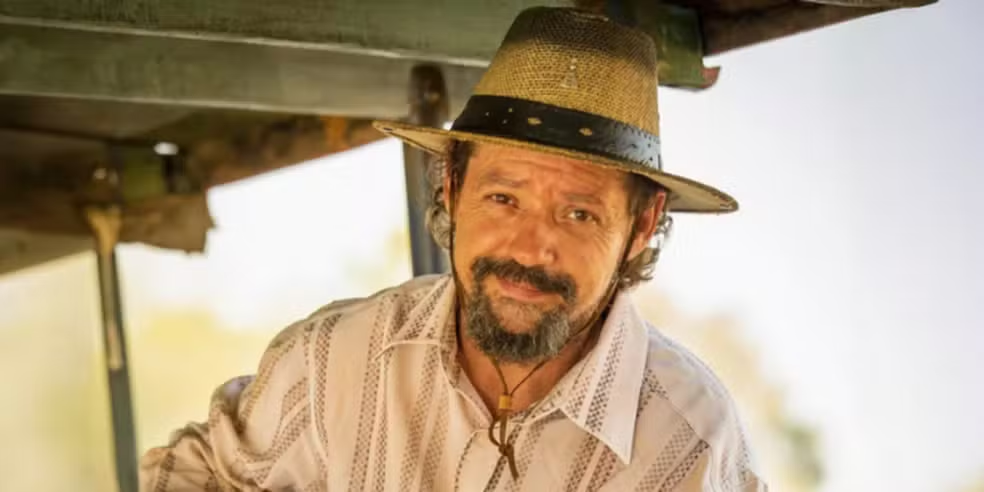 Com canções autorais e clássicos da música brasileira de diversos sotaques, cantor 