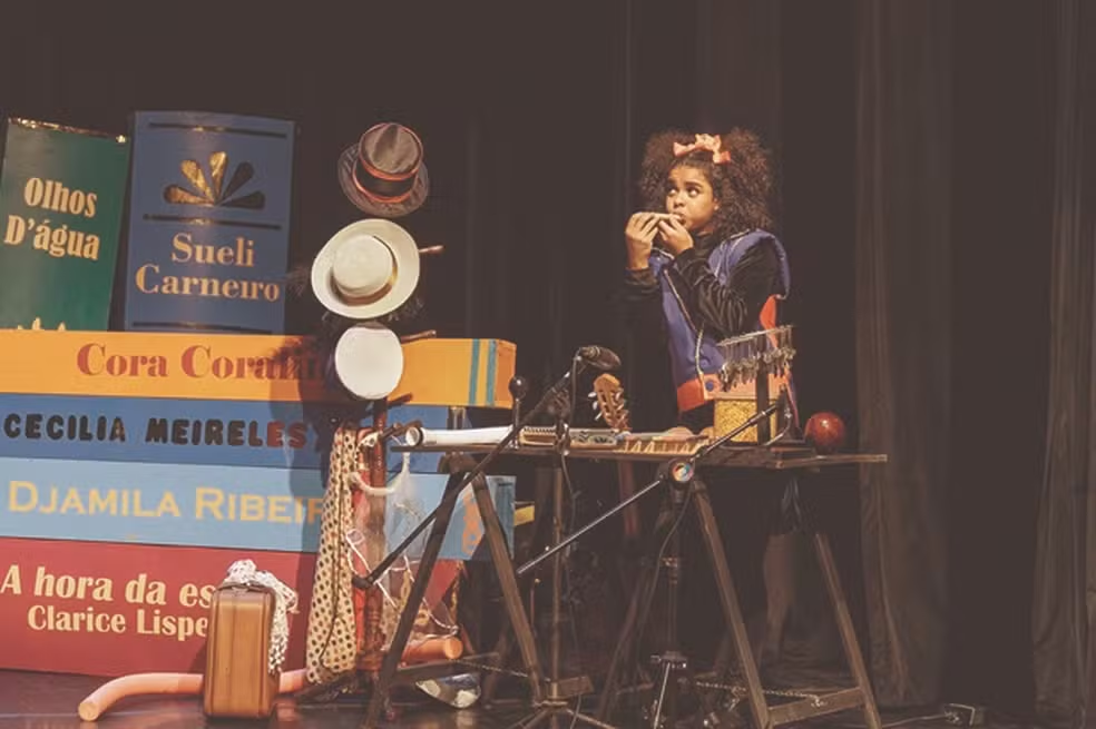 Espetáculo ‘Heroínas na História’ acontece em instantes no Sesc Thermas Prudente, e reconta trajetória de mulheres que ajudaram a construir o Brasil; À partir das 16h!