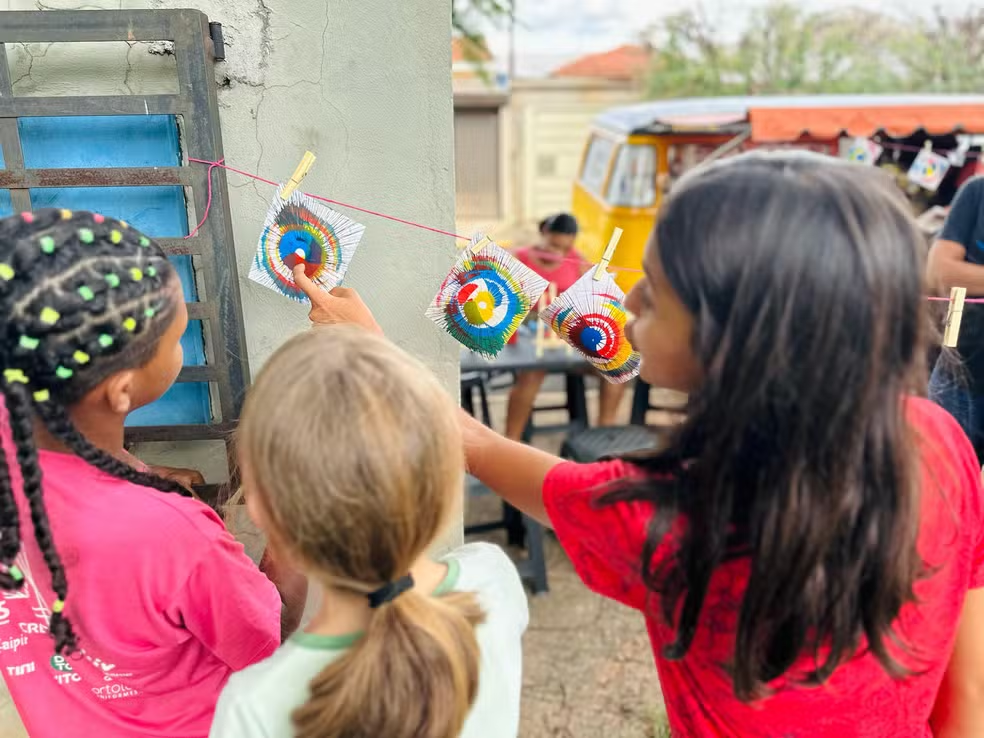 Programação oferece circo, música e oficinas de arte em uma experiência de encontros e vivências na escola Batatinha em Venceslau; Acontecendo agora, até às 20h!