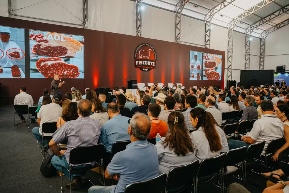 Com palestras, julgamentos de raças, leilões e exposição de animais, evento teve início hoje em Prudente; Segue até sábado!