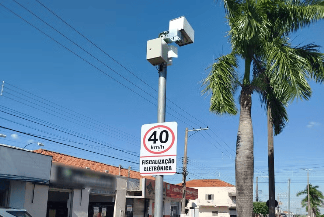 Já estão em operação, radares instalados na avenida Tiradentes em Venceslau; Limite de 40 km/h!