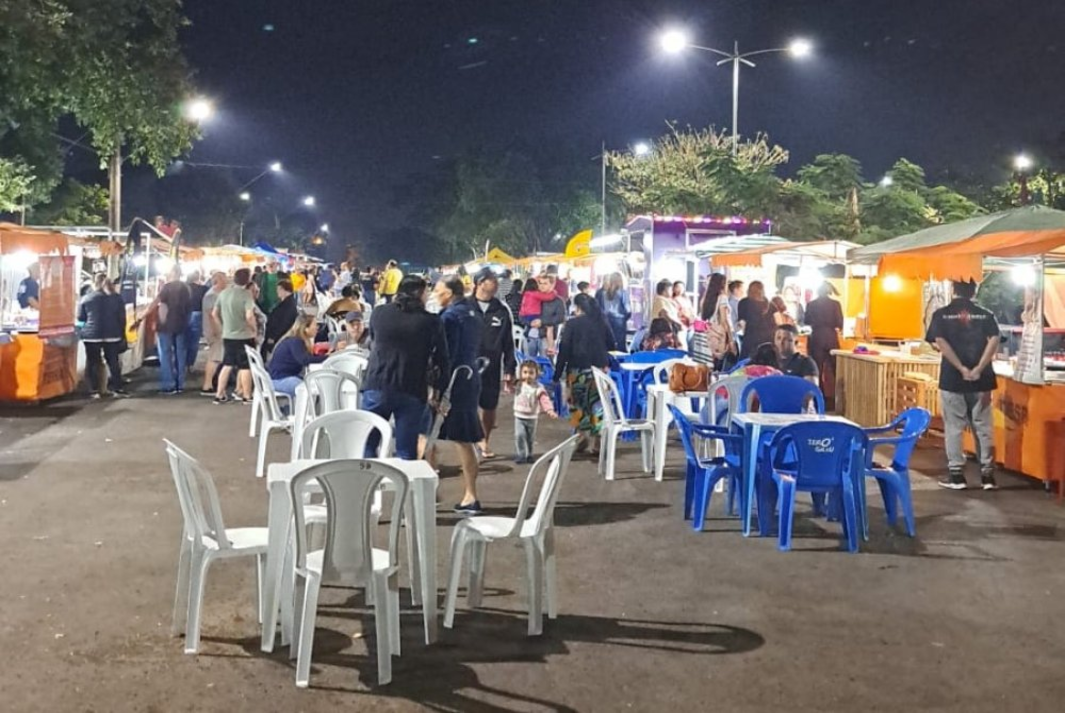 Com exposições, praça de alimentação e música ao vivo, evento acontece neste momento em Venceslau; Até às 22h!