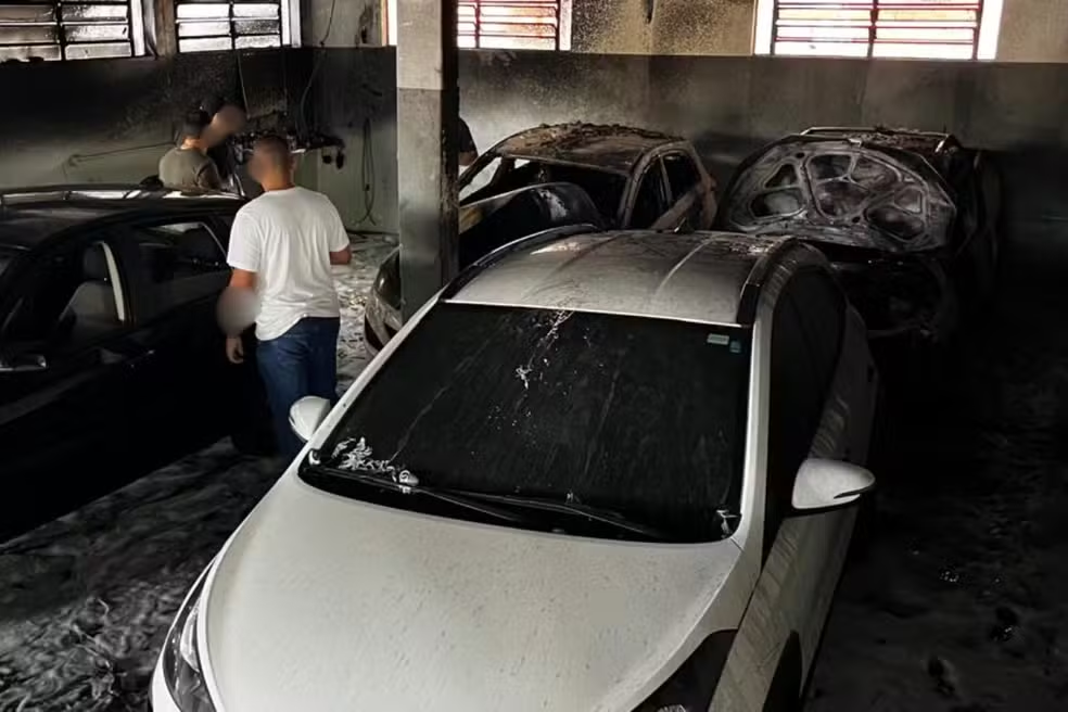 Princípio de incêndio atinge loja de veículos usados e danifica 6 carros em Venceslau; Não houve feridos!