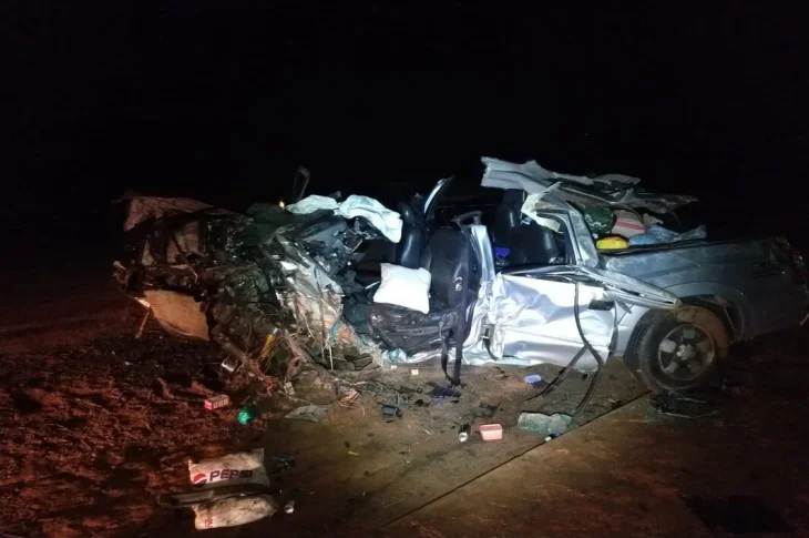 'Acidente Grave'; Mulher morre e filhos sobrevivem após carreta canavieira surpreender caminhonete, ao cruzar rodovia em Venceslau!